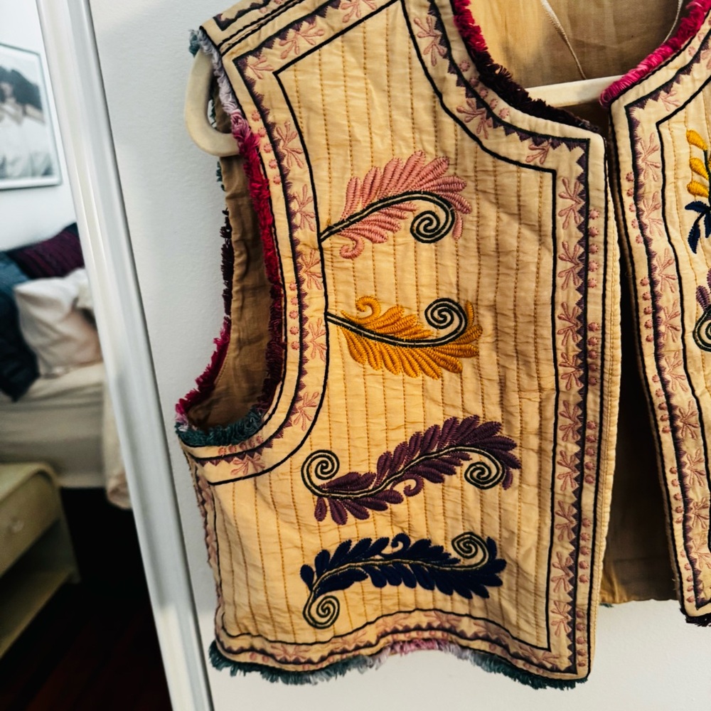 ZARA embroidered cropped vest - Picture 7 of 7
